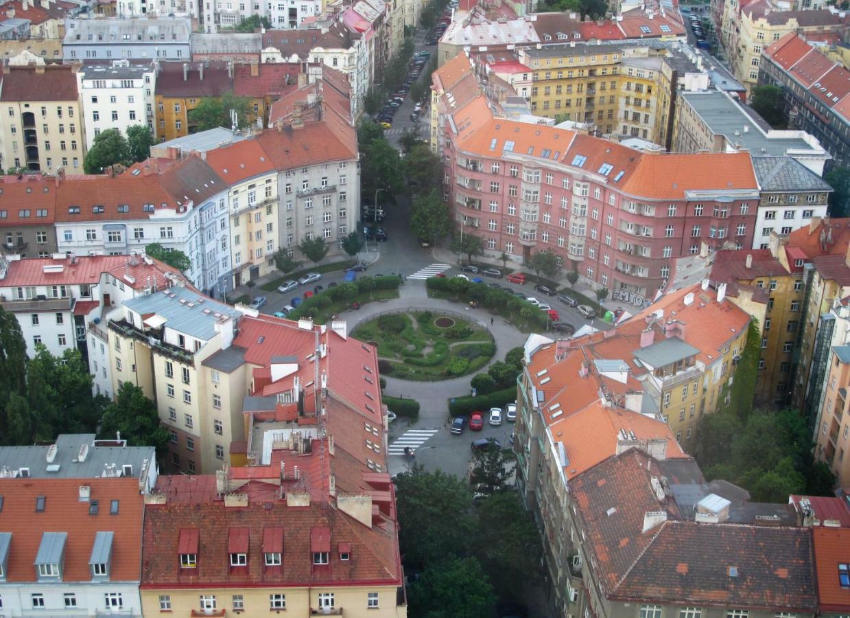 Cosy Apartment Under The Tower Prag Exterior foto
